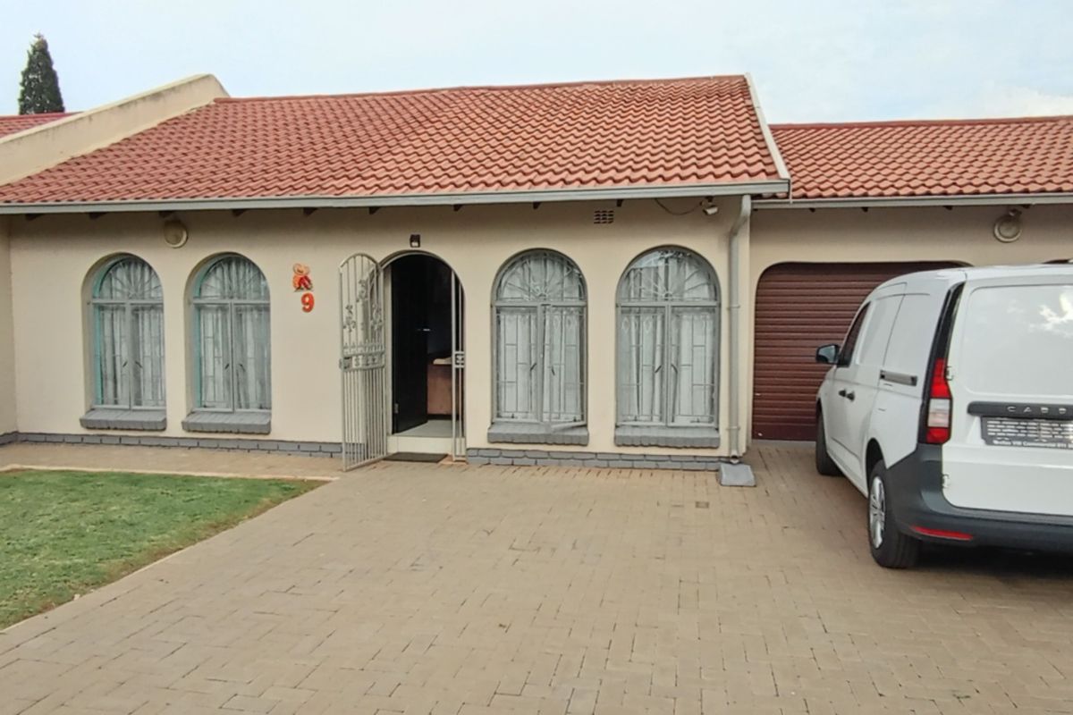 Spacious 3-Bedroom Home with Flat let & Top-Notch Security - Photo 4