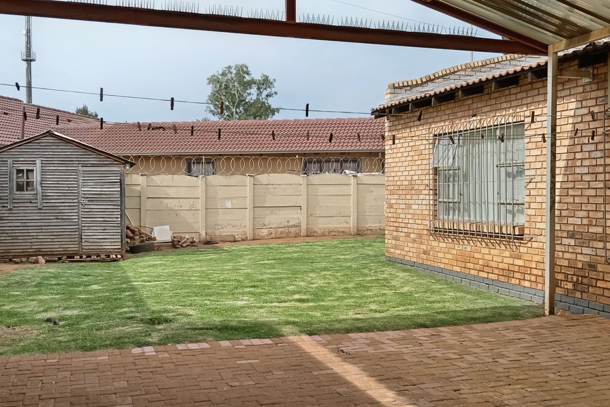 Spacious 3-Bedroom Home with Flat let & Top-Notch Security - Photo 3