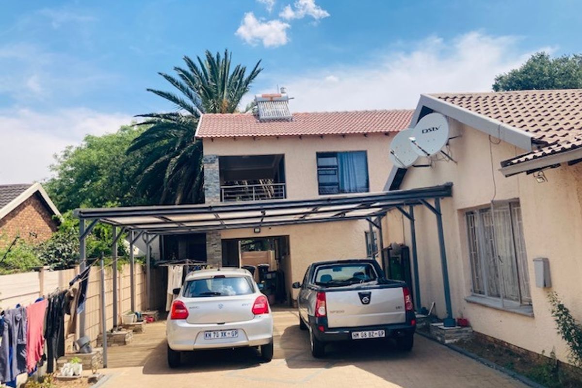 The perfect blend of comfort situated in Dalpark, 5 bedrooms, 5 bathrooms for sale - Photo 4
