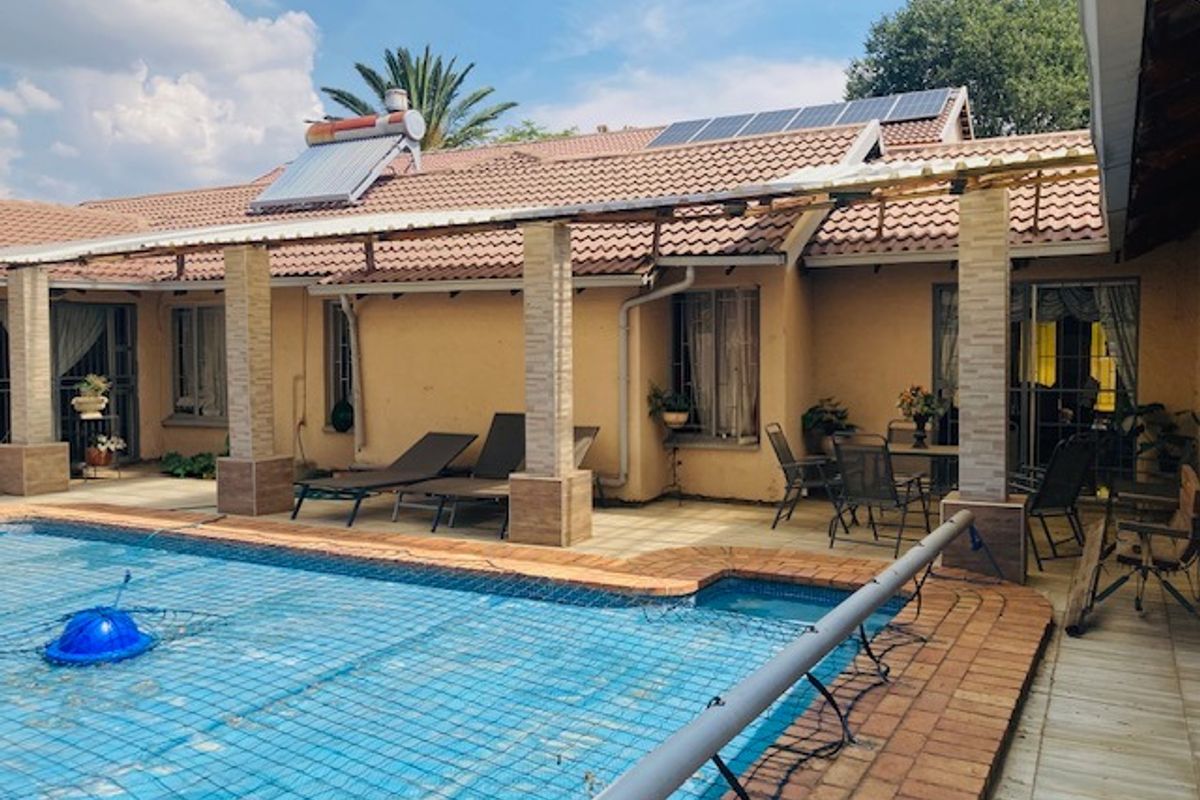 The perfect blend of comfort situated in Dalpark, 5 bedrooms, 5 bathrooms for sale - Photo 3