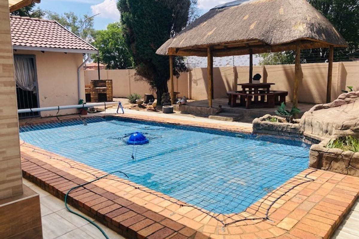 The perfect blend of comfort situated in Dalpark, 5 bedrooms, 5 bathrooms for sale - Photo 5