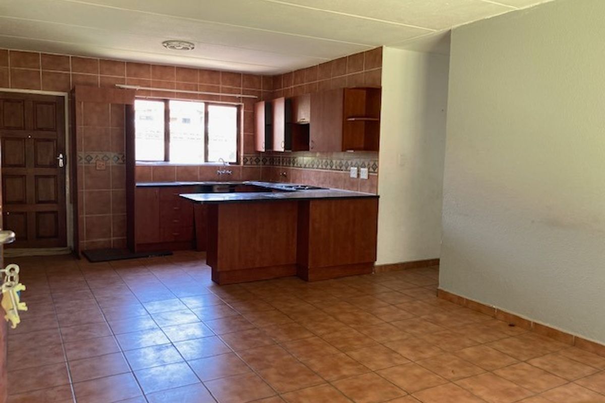 2 Bedroom apartment for sale in Helderview, Helderwyk - Photo 5