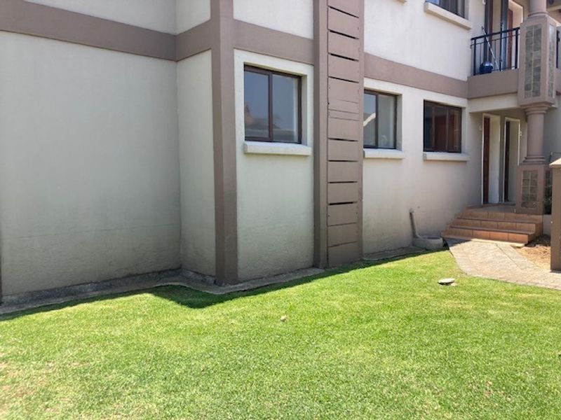 2 Bedroom apartment for sale in Helderview, Helderwyk - Photo 2