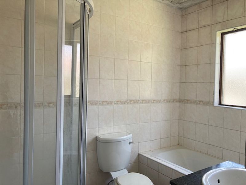 2 Bedroom apartment for sale in Helderview, Helderwyk - Photo 9