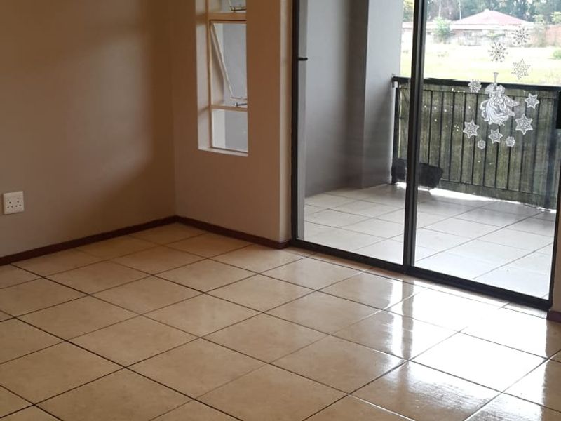 2 Bedroom apartment in a secure complex for sale - Photo 9