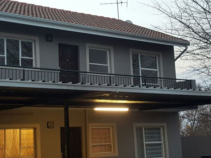 2 Bedroom apartment in a secure complex for sale - Photo 2