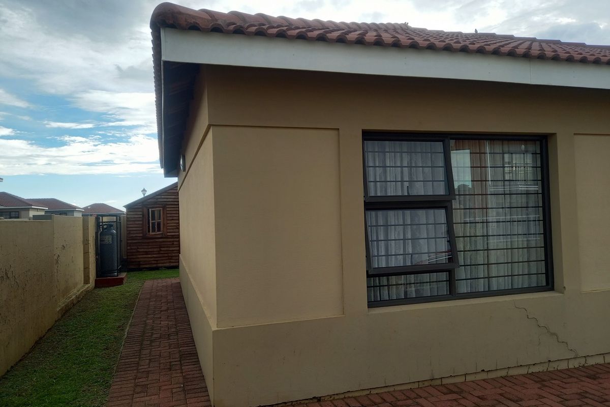 Step into the pinnacle of contemporary elegance situated in secure complex in Sonneveld - Photo 3