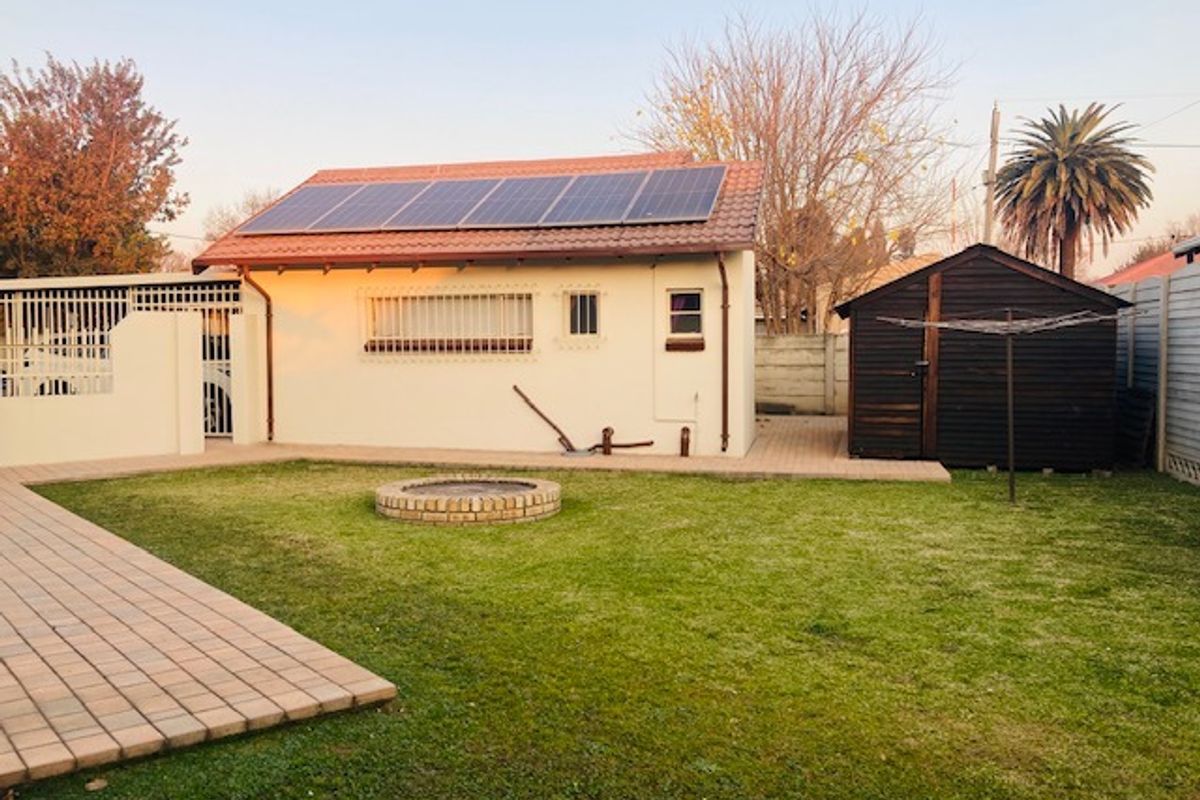 Welcome to this low maintenance property in a sought after suburb of Dalview - Photo 3