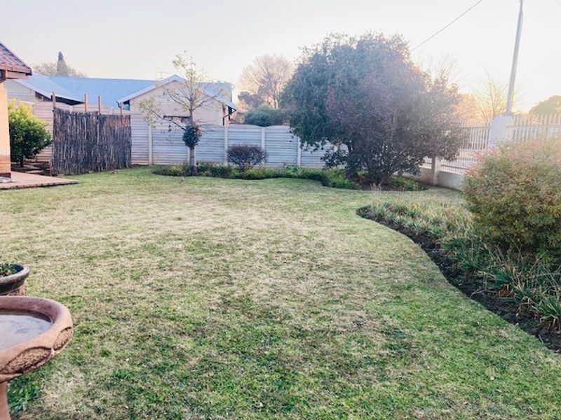 Welcome to this low maintenance property in a sought after suburb of Dalview - Photo 6