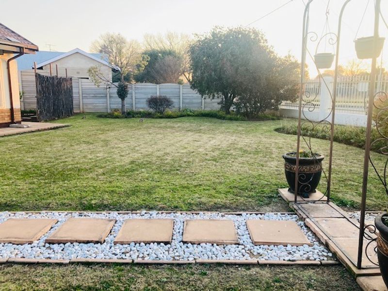 Welcome to this low maintenance property in a sought after suburb of Dalview - Photo 5