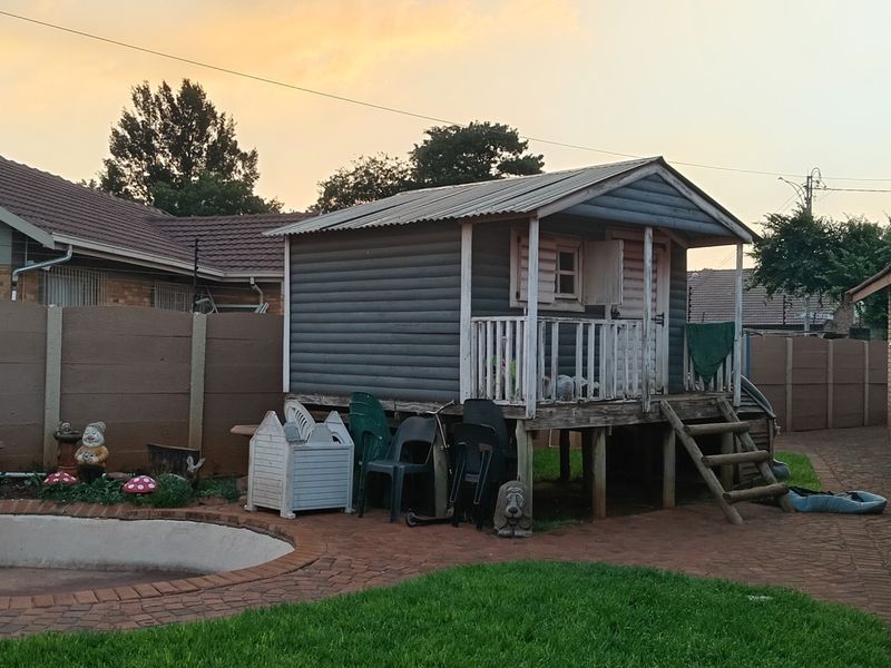 Your Dream Home Awaits! - Photo 5