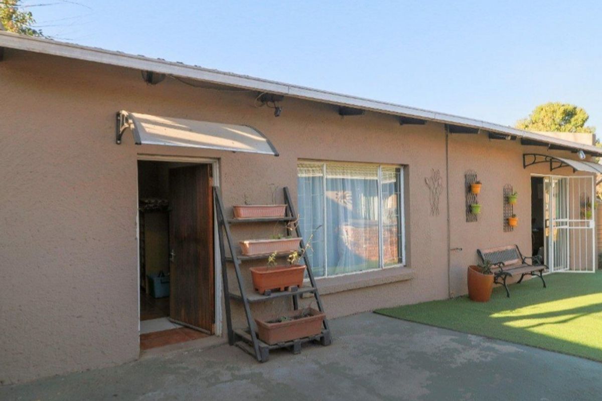 Beautiful modern masterpiece for sale in Dersley - Photo 3