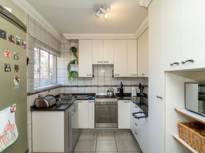 Beautiful modern masterpiece for sale in Dersley - Photo 7