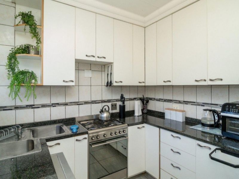 Beautiful modern masterpiece for sale in Dersley - Photo 6