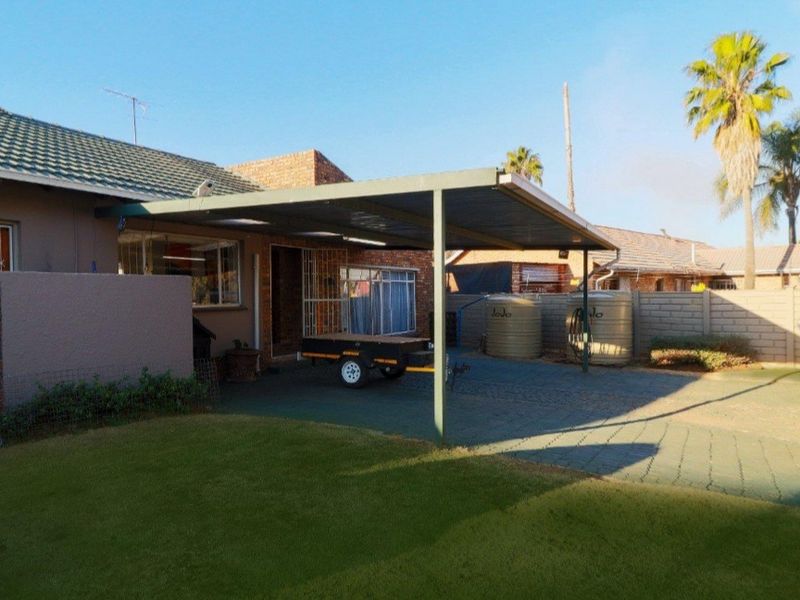 Beautiful modern masterpiece for sale in Dersley - Photo 2