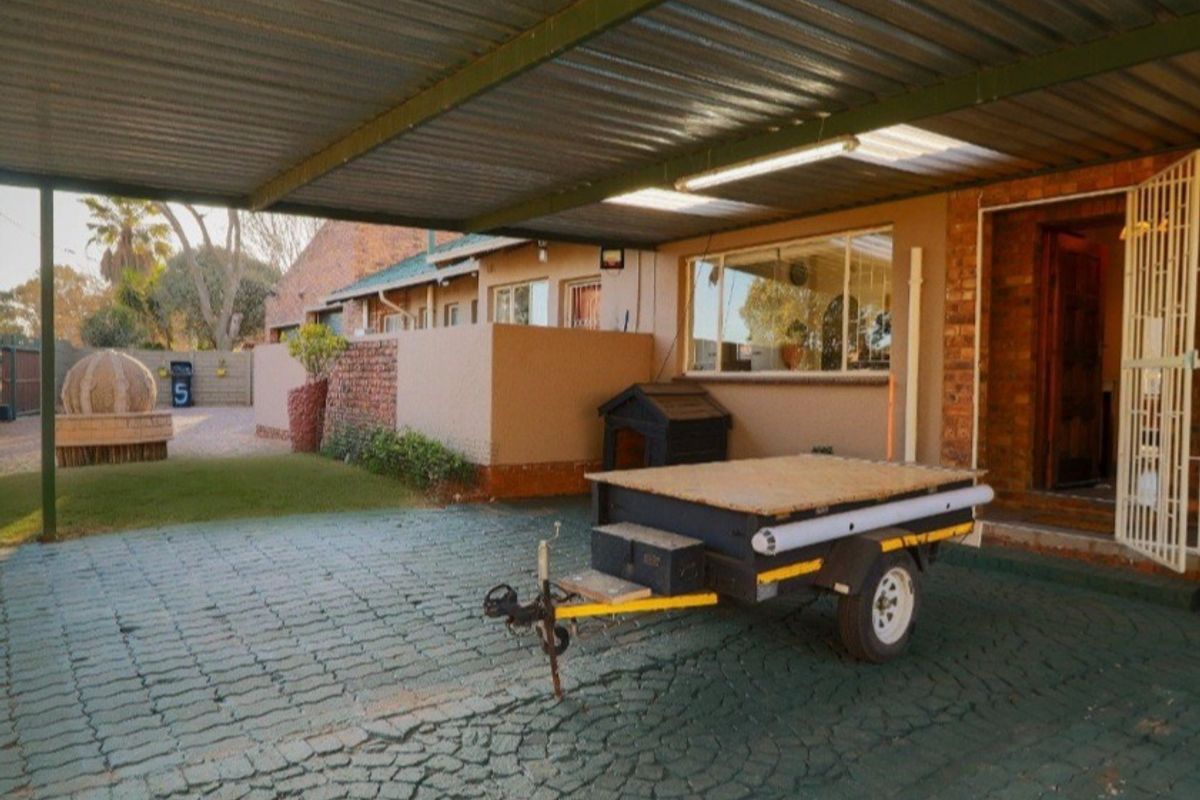 Beautiful modern masterpiece for sale in Dersley - Photo 5