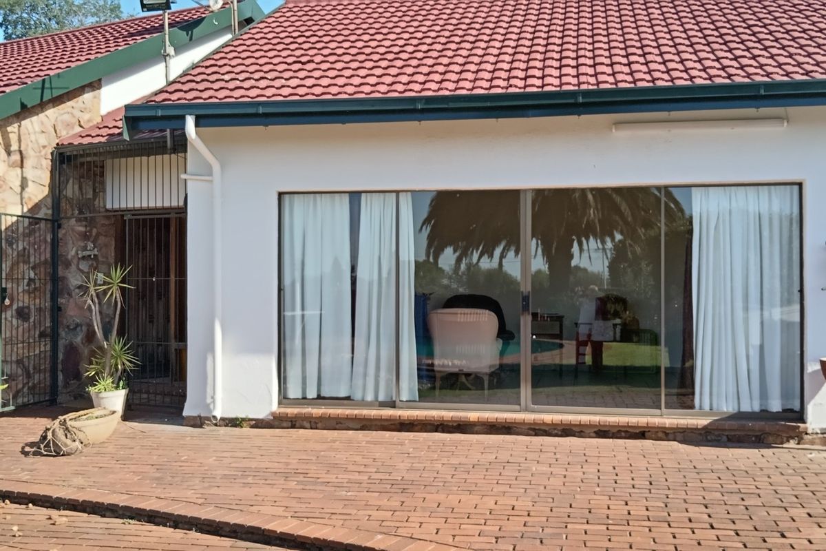 Spacious Multi-Home Property on a Double Stand – Ideal for Frail Care or Rehabilitation Center - Photo 3