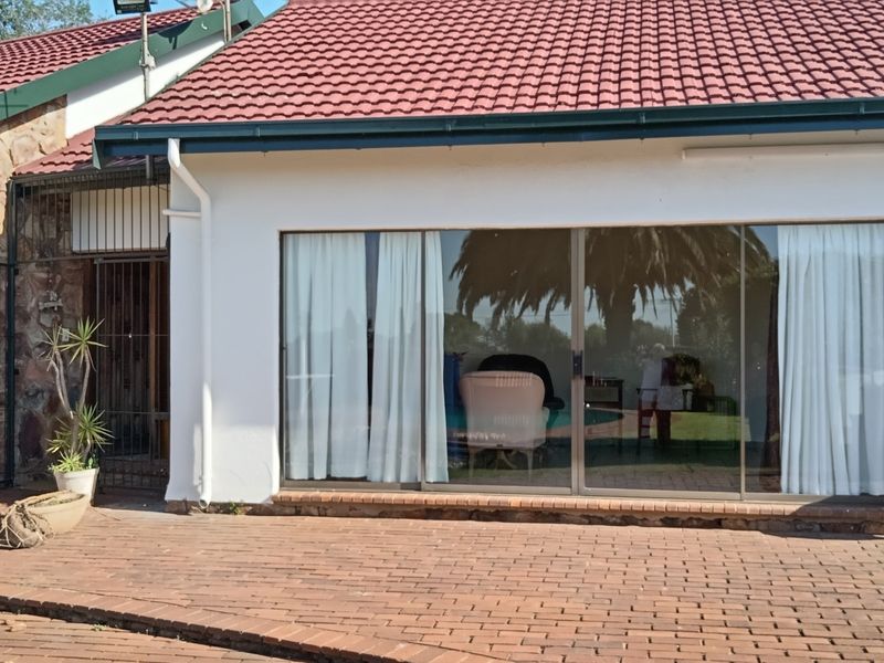 Spacious Multi-Home Property on a Double Stand – Ideal for Frail Care or Rehabilitation Center - Photo 3