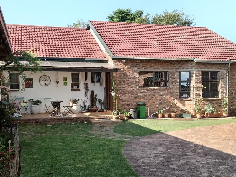 Spacious Multi-Home Property on a Double Stand – Ideal for Frail Care or Rehabilitation Center - Photo 9