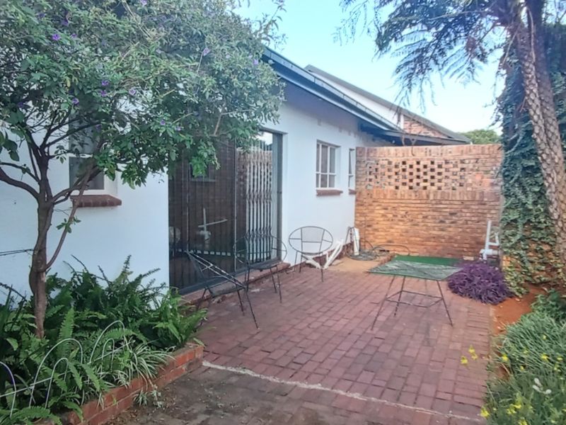 Spacious Multi-Home Property on a Double Stand – Ideal for Frail Care or Rehabilitation Center - Photo 4