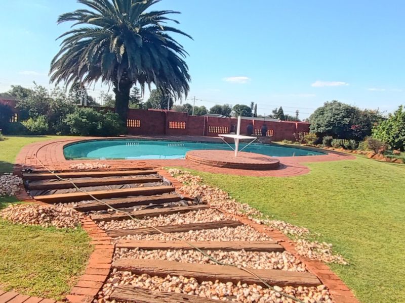 Spacious Multi-Home Property on a Double Stand – Ideal for Frail Care or Rehabilitation Center - Photo 7