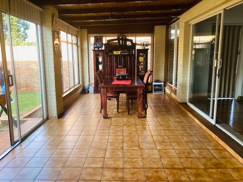 Beautiful family home for sale in Brenthurst - Photo 10