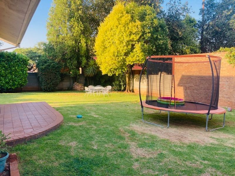 Beautiful family home for sale in Brenthurst - Photo 4