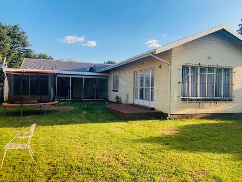 Beautiful family home for sale in Brenthurst - Photo 3