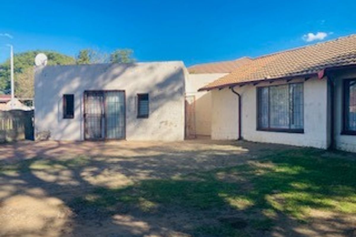 Spacious family home for sale in Brakpan North - Photo 2