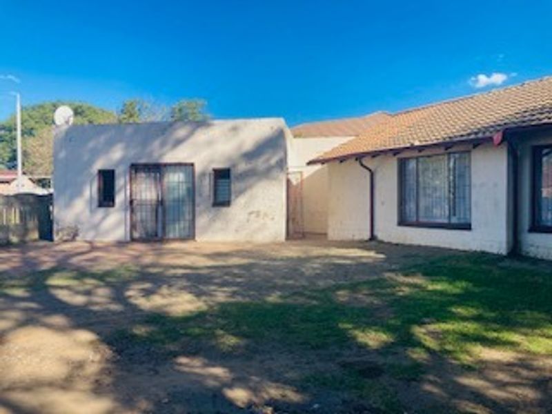 Spacious family home for sale in Brakpan North - Photo 2