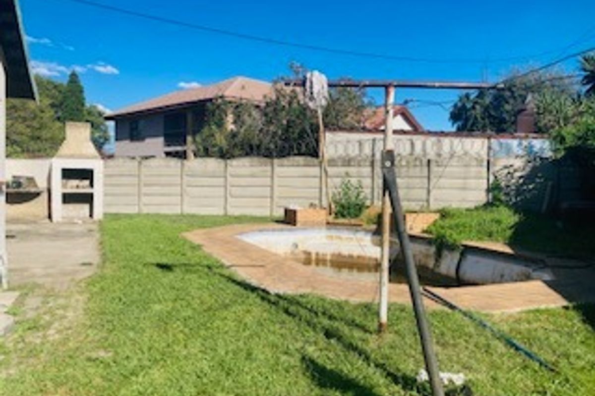 Spacious family home for sale in Brakpan North - Photo 3