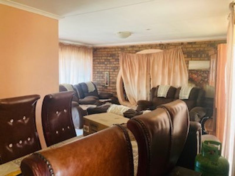 Spacious family home for sale in Brakpan North - Photo 6
