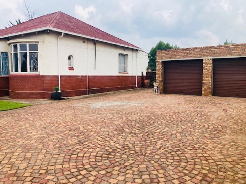 Beautiful 3 bedroom home for sale in Brakpan - Photo 3
