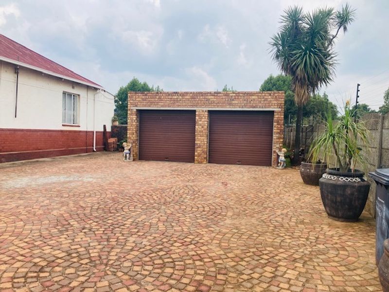 Beautiful 3 bedroom home for sale in Brakpan - Photo 4