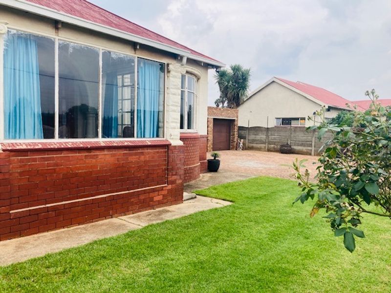 Beautiful 3 bedroom home for sale in Brakpan - Photo 2