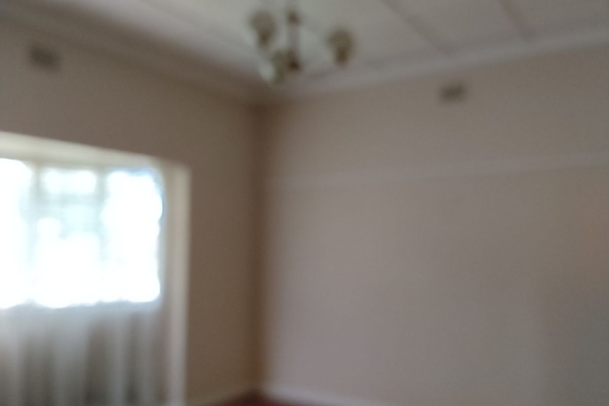 Spacious 6-Bedroom Property with Flatlet – Perfect for Large Family or Dual Living! - Photo 5