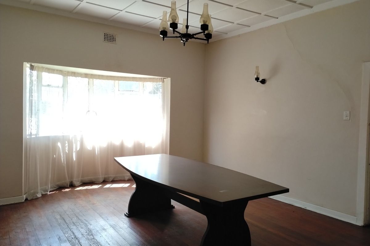 Spacious 6-Bedroom Property with Flatlet – Perfect for Large Family or Dual Living! - Photo 2