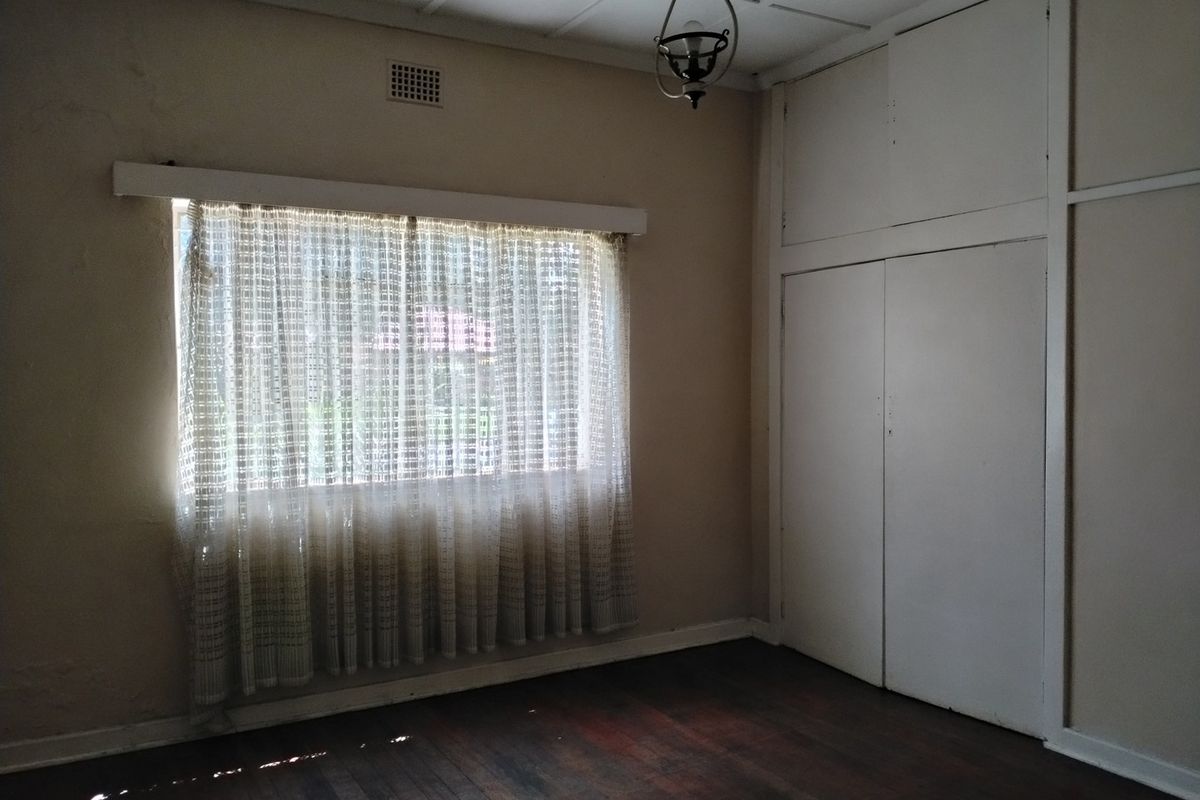 Spacious 6-Bedroom Property with Flatlet – Perfect for Large Family or Dual Living! - Photo 4