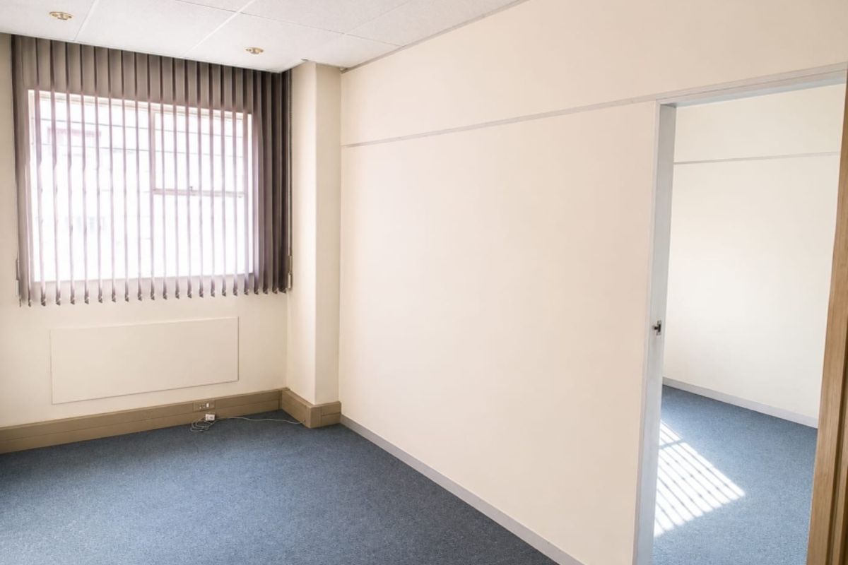 Ground Floor Commercial Office To Let: Fairland - Photo 3