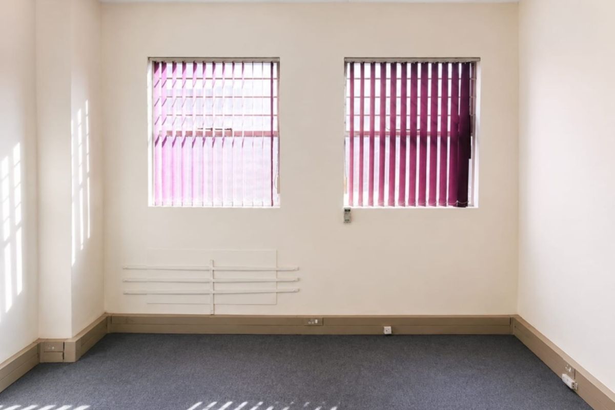 Ground Floor Commercial Office To Let: Fairland - Photo 2
