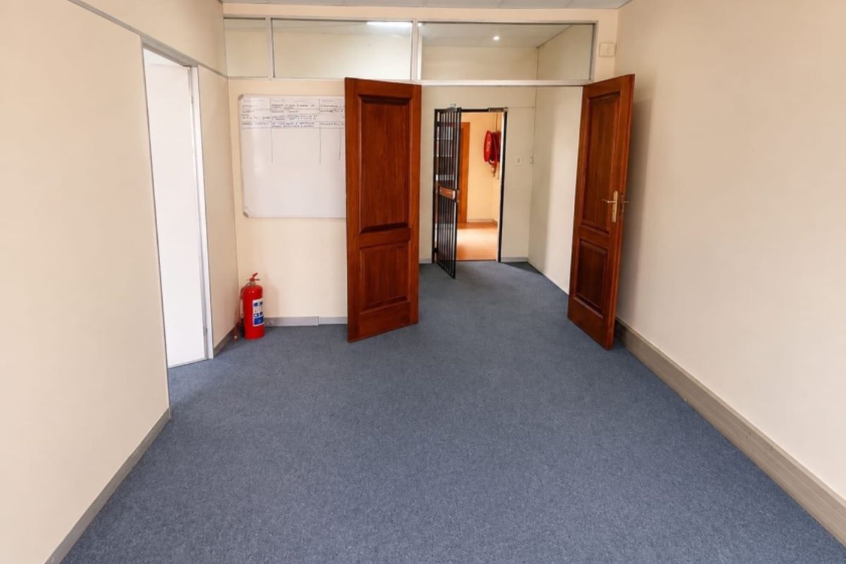 Ground Floor Commercial Office To Let: Fairland - Photo 4