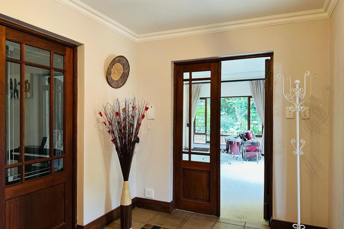 Townhouse Rental Monthly In Sandton - Photo 4