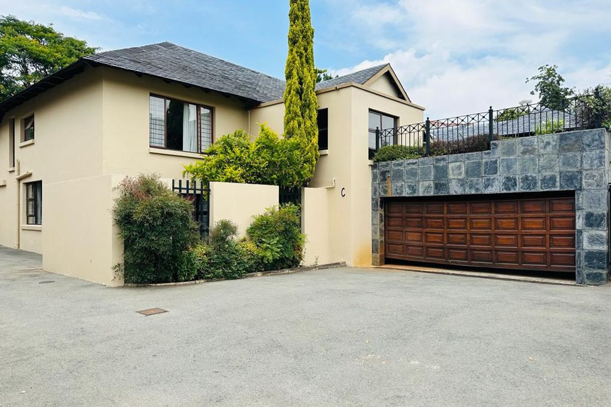 Townhouse Rental Monthly In Sandton - Photo 2