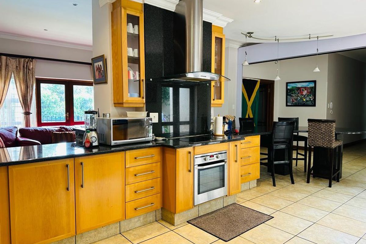 Townhouse Rental Monthly In Sandton - Photo 5