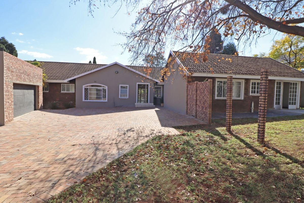 Perfect Bryanston family home available immediately. - Photo 2