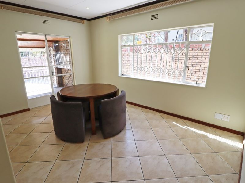 Perfect Bryanston family home available immediately. - Photo 10
