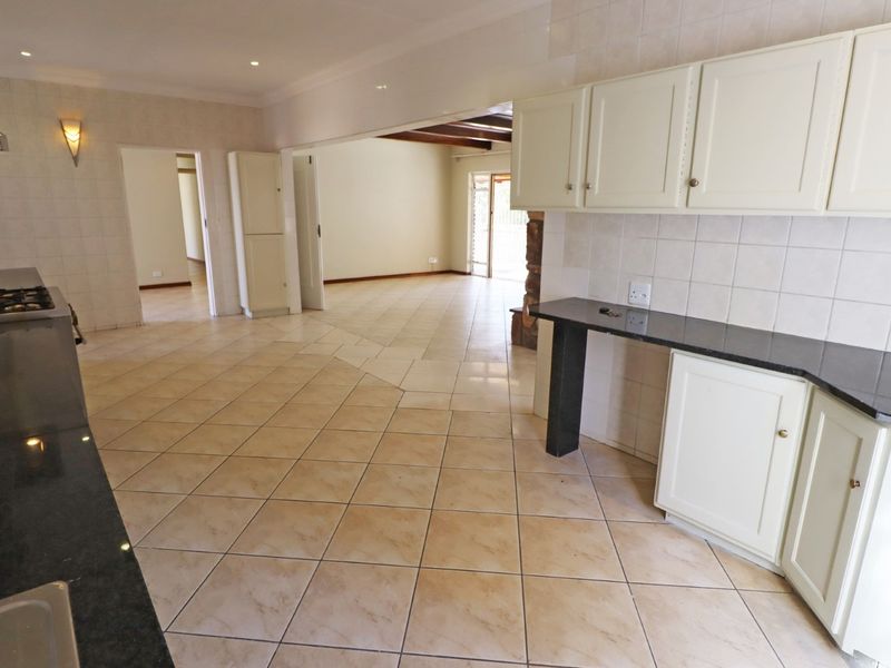 Perfect Bryanston family home available immediately. - Photo 9