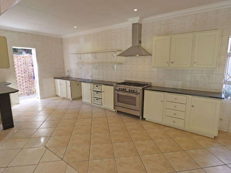 Perfect Bryanston family home available immediately. - Photo 8