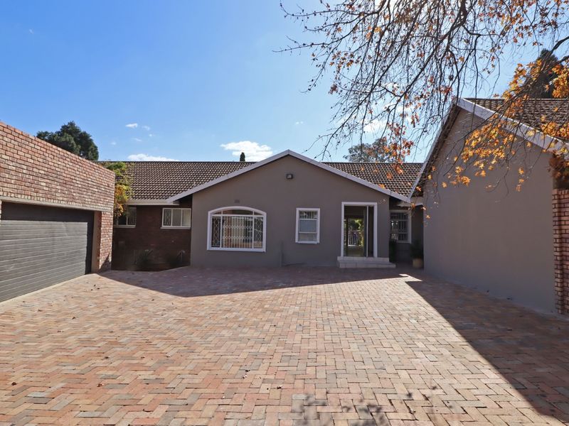 Perfect Bryanston family home available immediately. - Photo 3