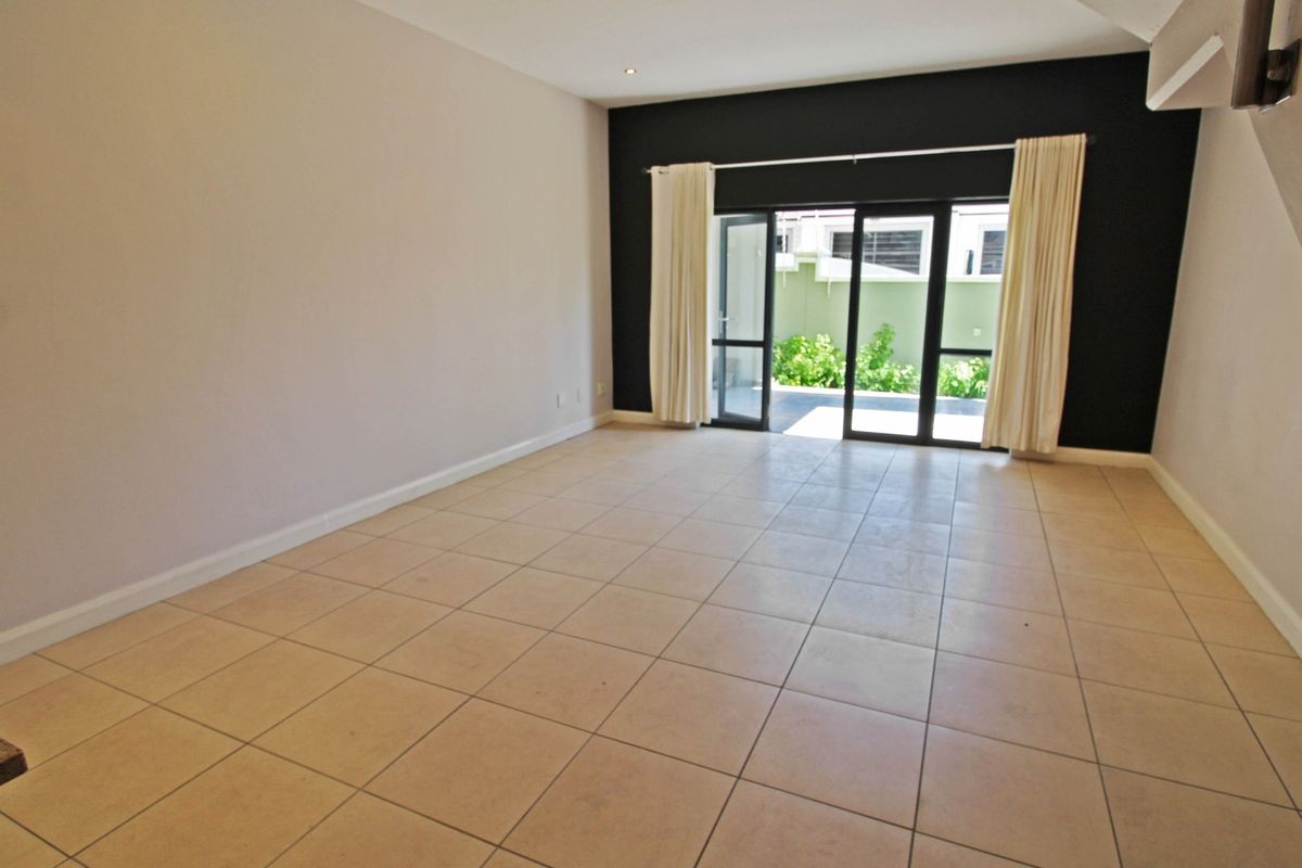 Townhouse Rental Monthly In Sandton - Photo 2